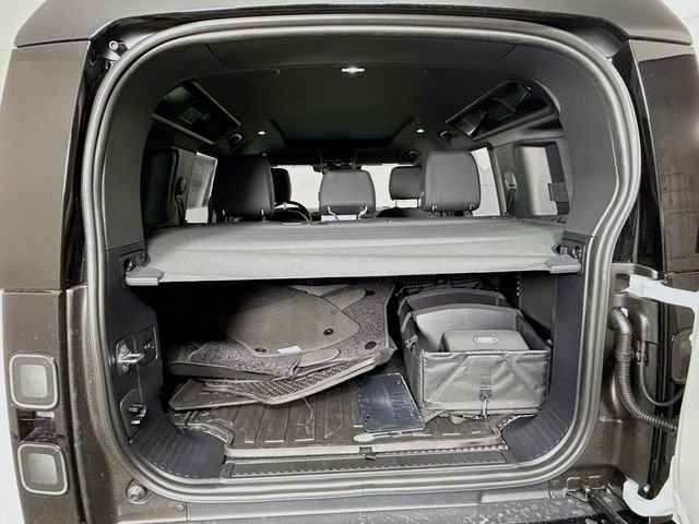 New 2026 Fuji White Land Rover X-Dynamic SE image 28