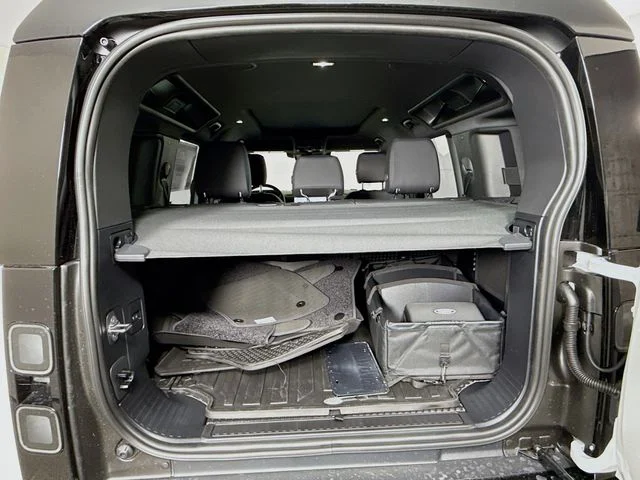 New 2026 Fuji White Land Rover X-Dynamic SE image 28