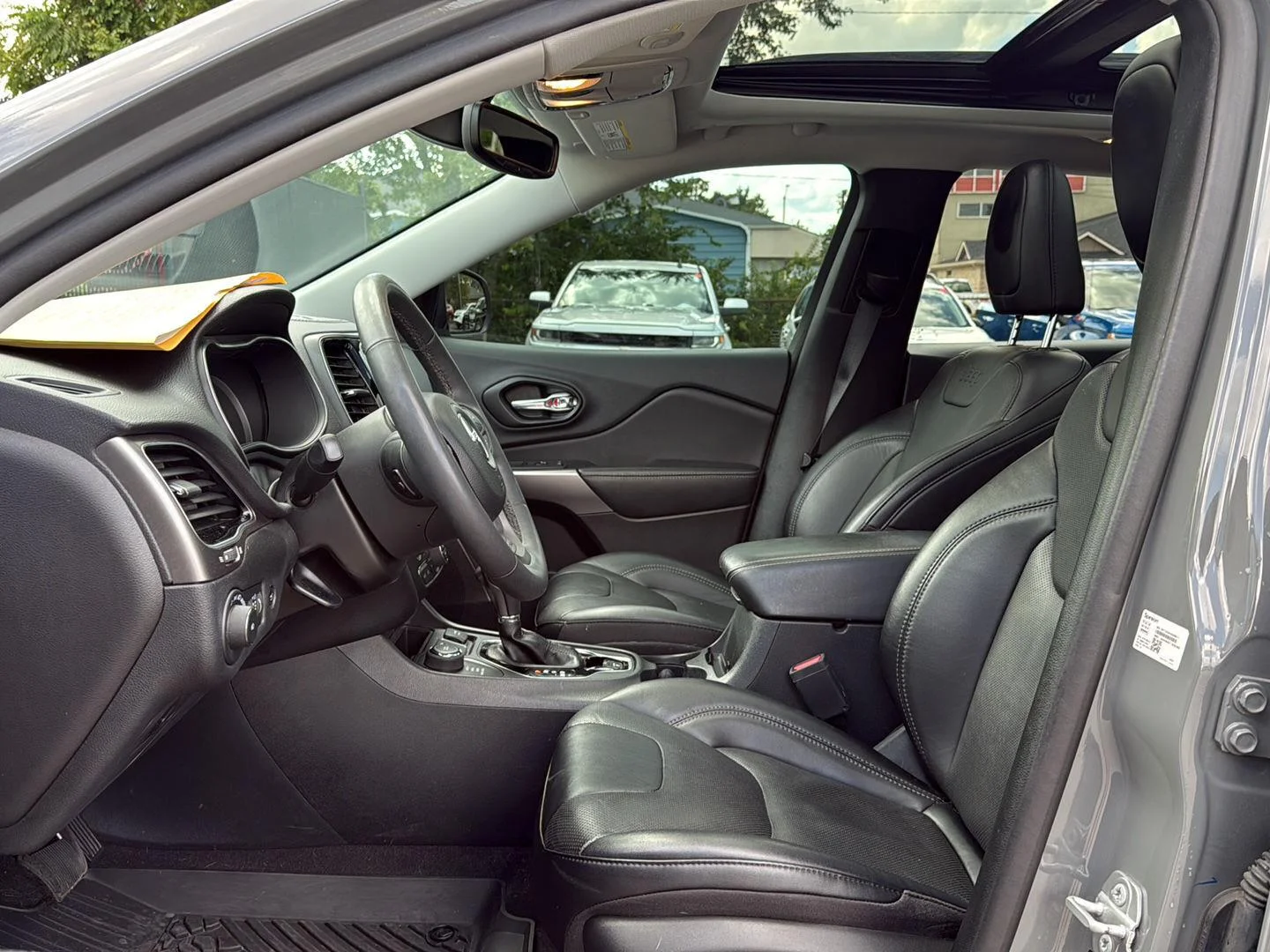 Used 2022 Sting-Gray Clearcoat Jeep Limited image 9