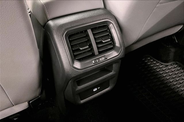 2023 Volkswagen Taos SE - Photo 33
