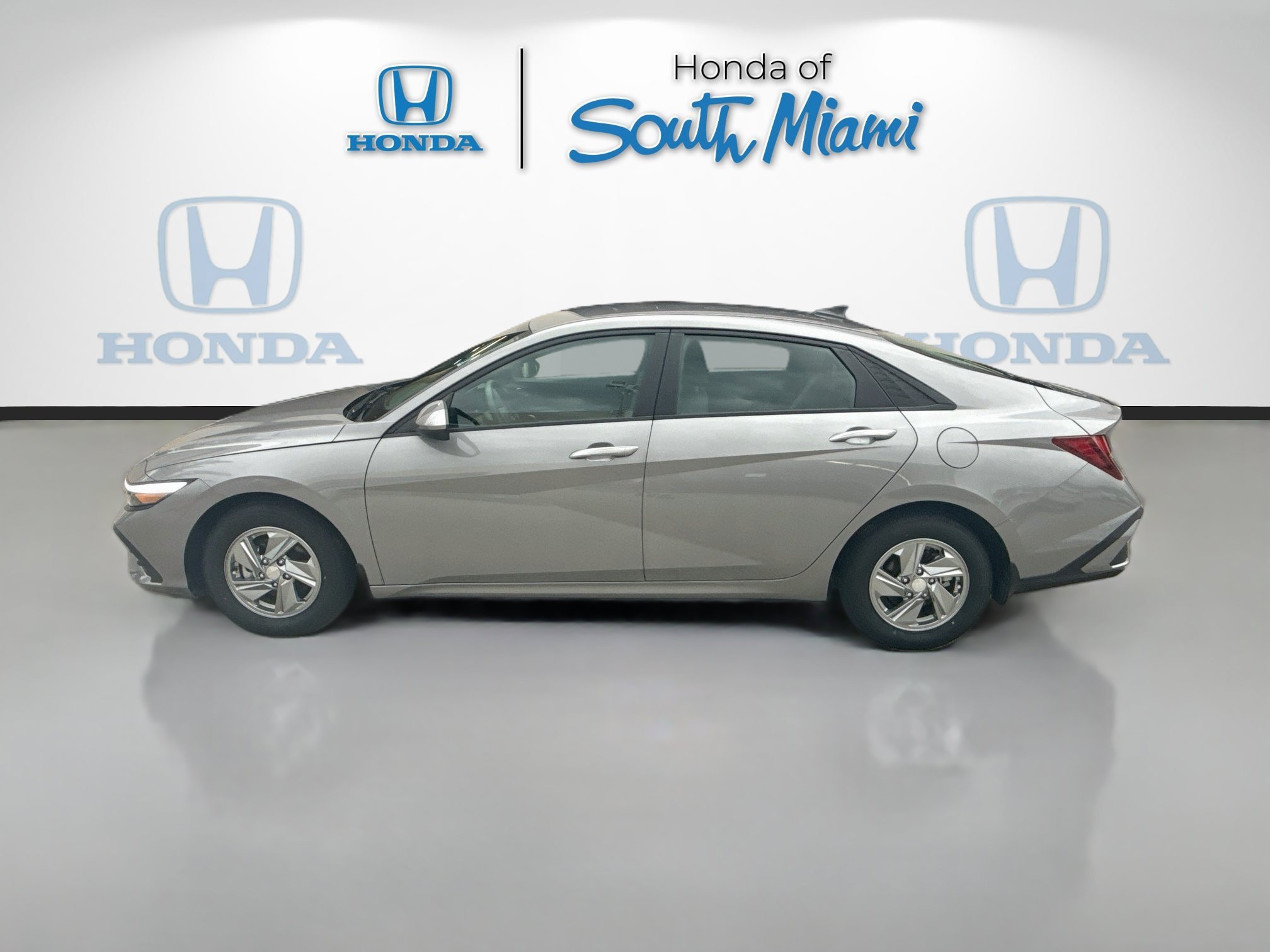 Used 2024 Fluid Metal Hyundai SE image 4