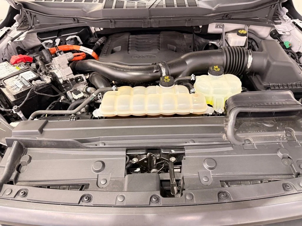Used 2021 White Ford XLT image 7