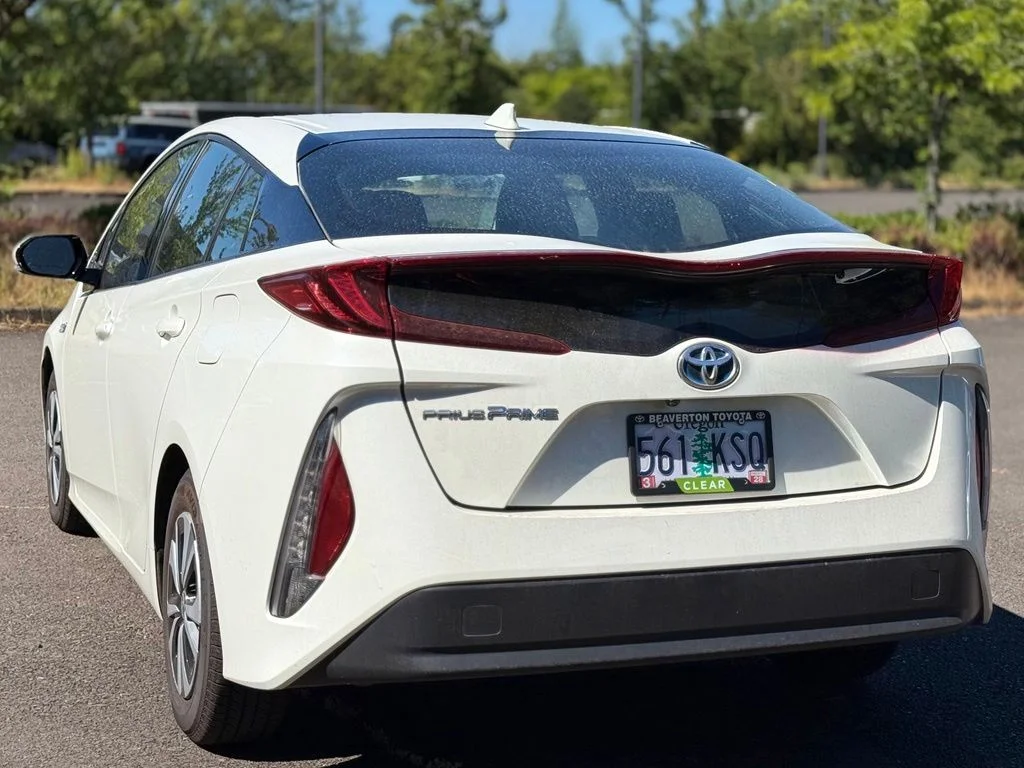 Used 2018 White Toyota Premium image 3