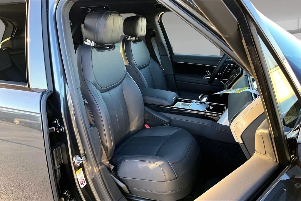 New 2026 CARPATHIAN GREY Land Rover SE image 11