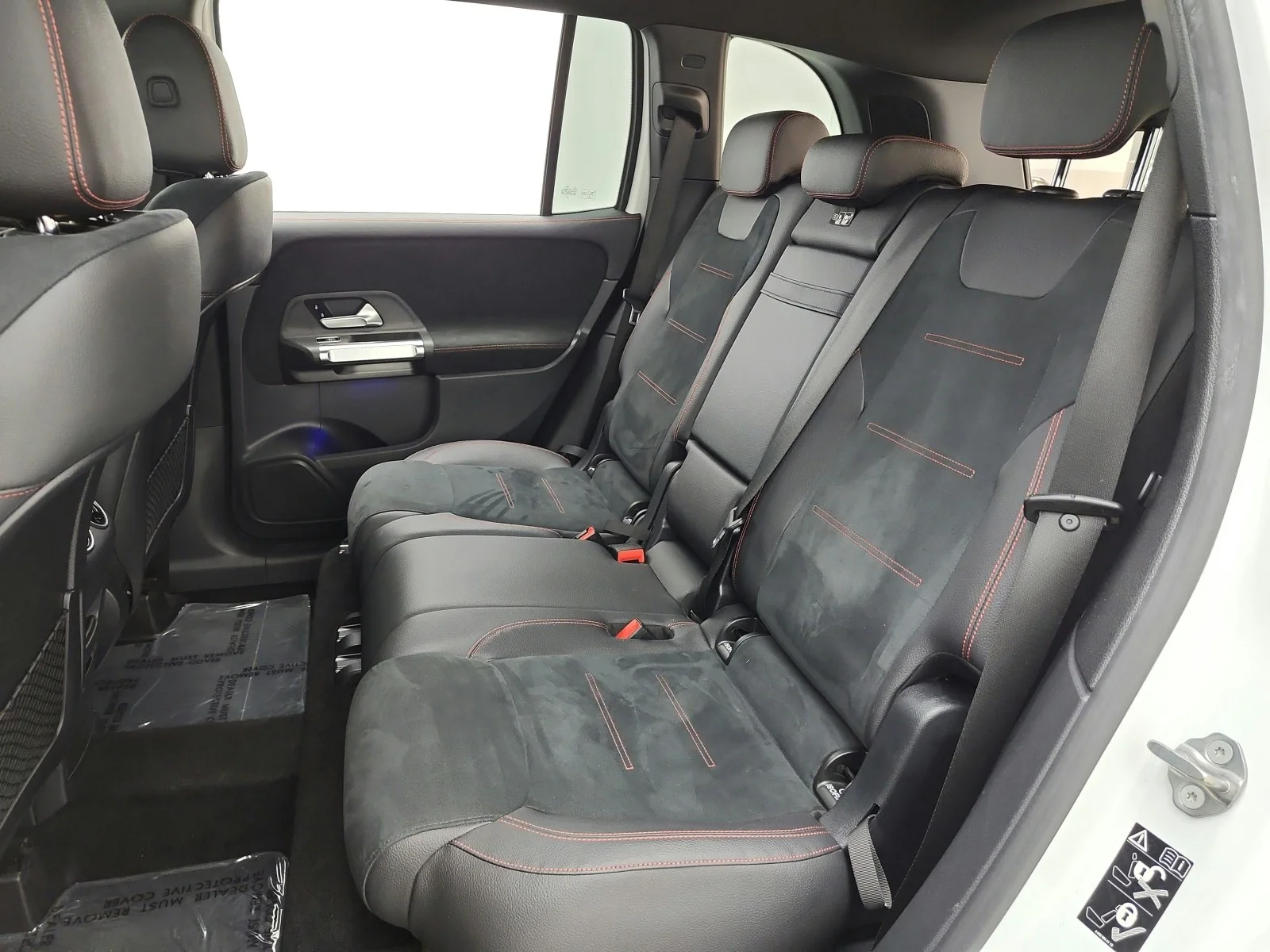 Used 2022 Polar White Mercedes-Benz GLB 250 SUV image 13