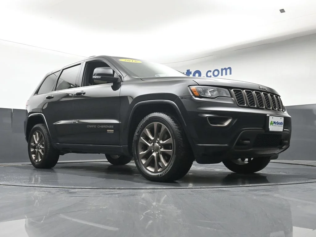 Used 2016 Black Jeep Limited image 27