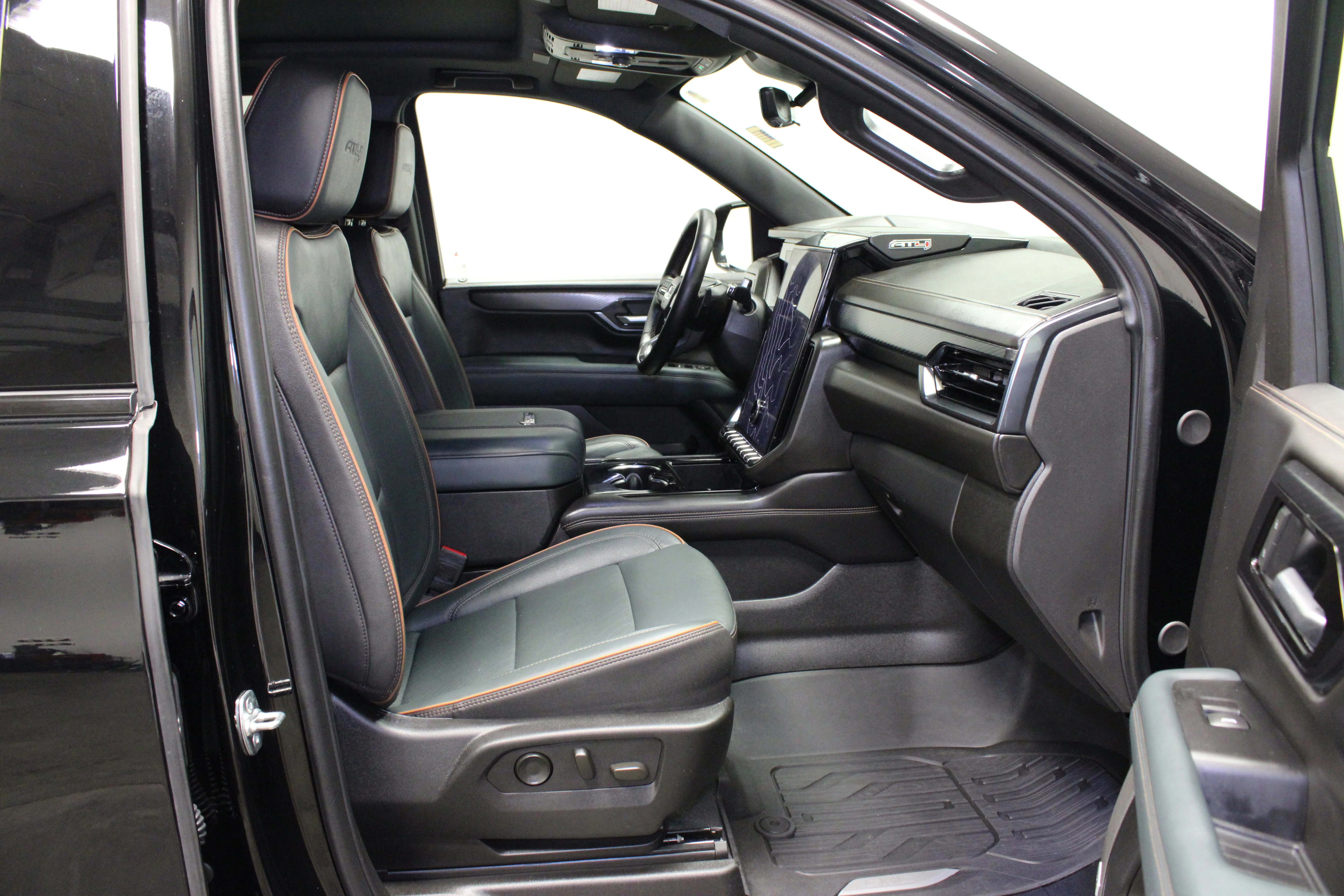 Used 2025 Onyx Black GMC AT4 image 16
