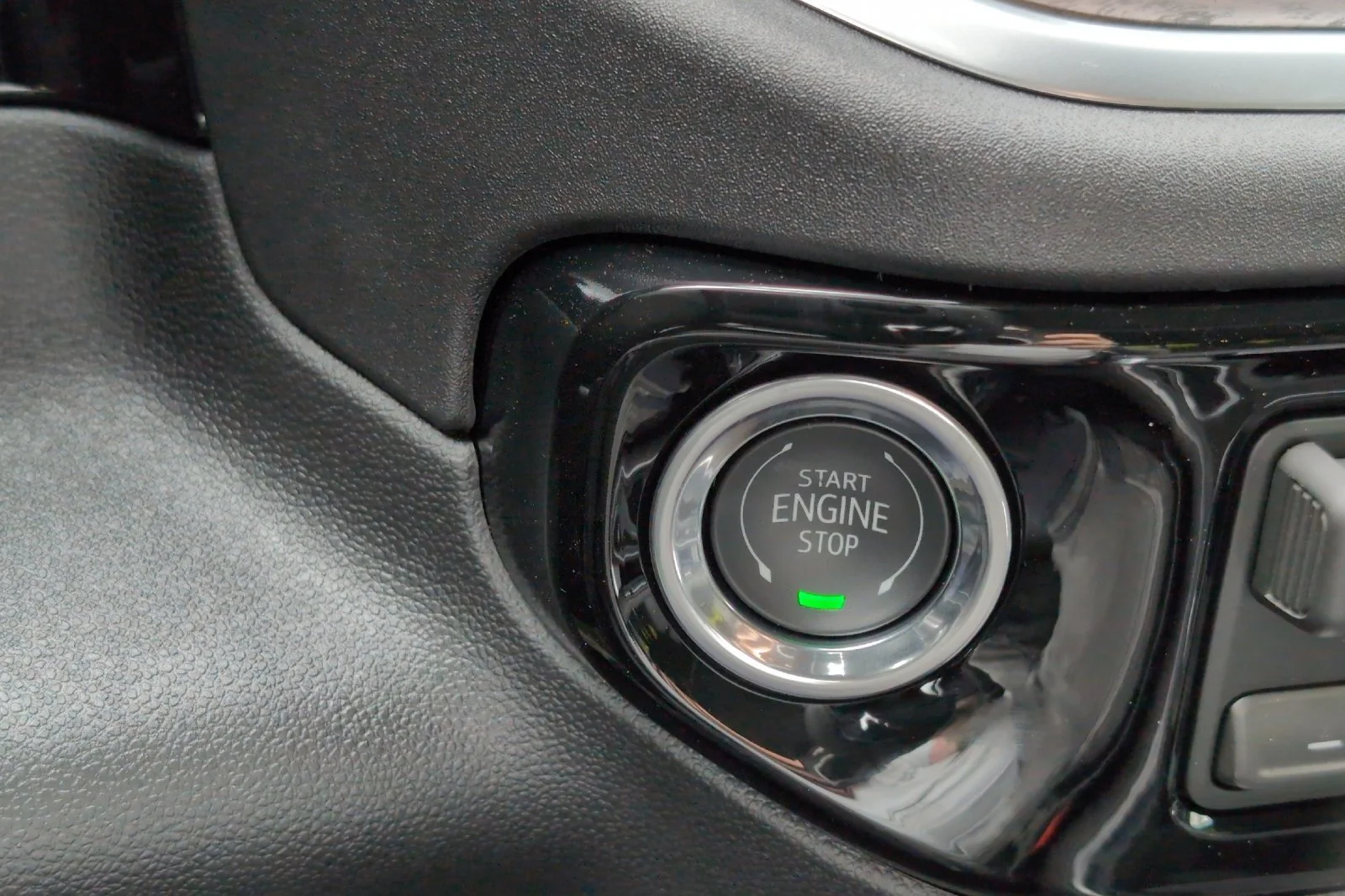 New 2026 Summit White GMC SLT DRW image 22
