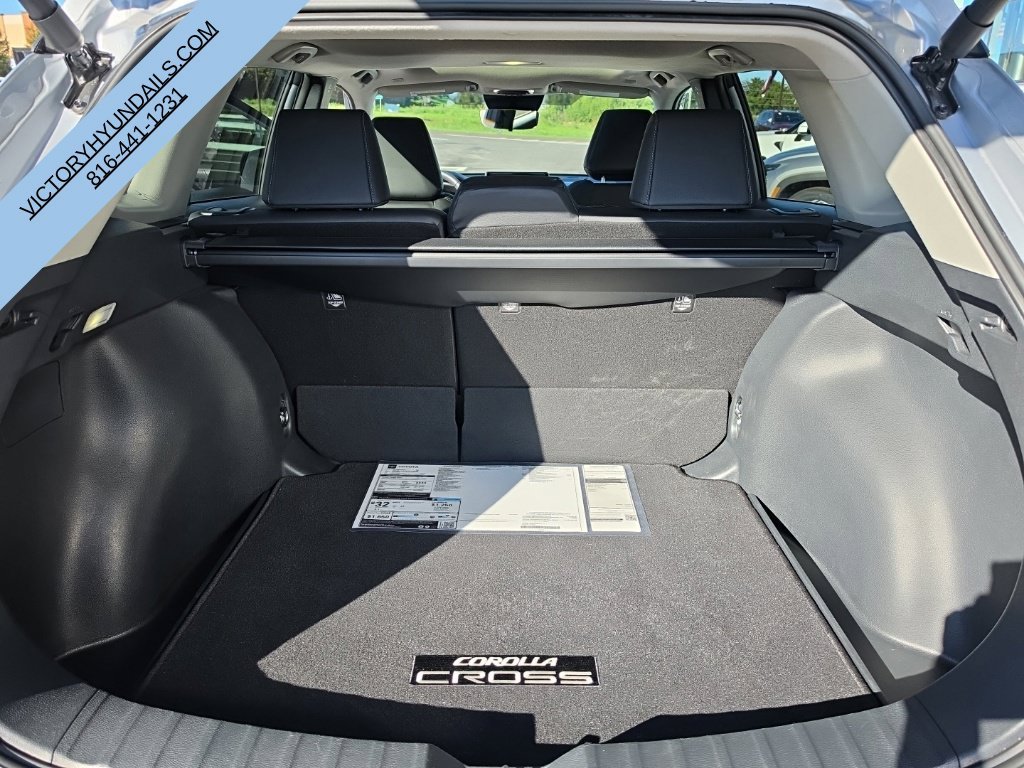 Used 2025 Silver Toyota XLE image 27