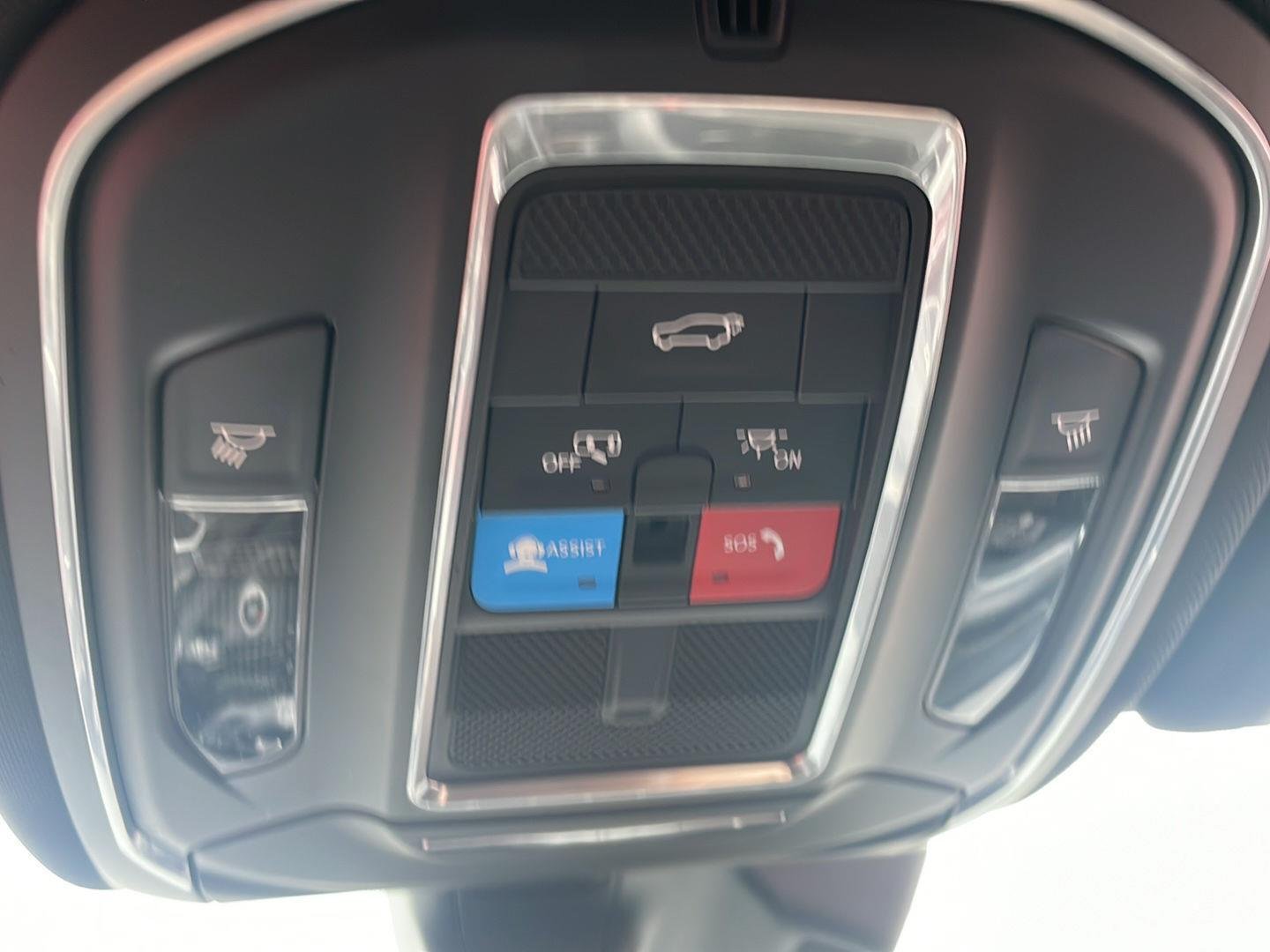 Used 2023 Diamond Black Crystal Pearlcoat Jeep Altitude image 6