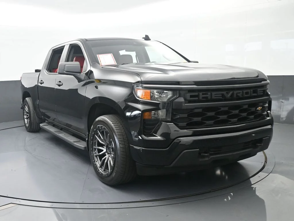 Used 2022 Black Chevrolet Custom image 9