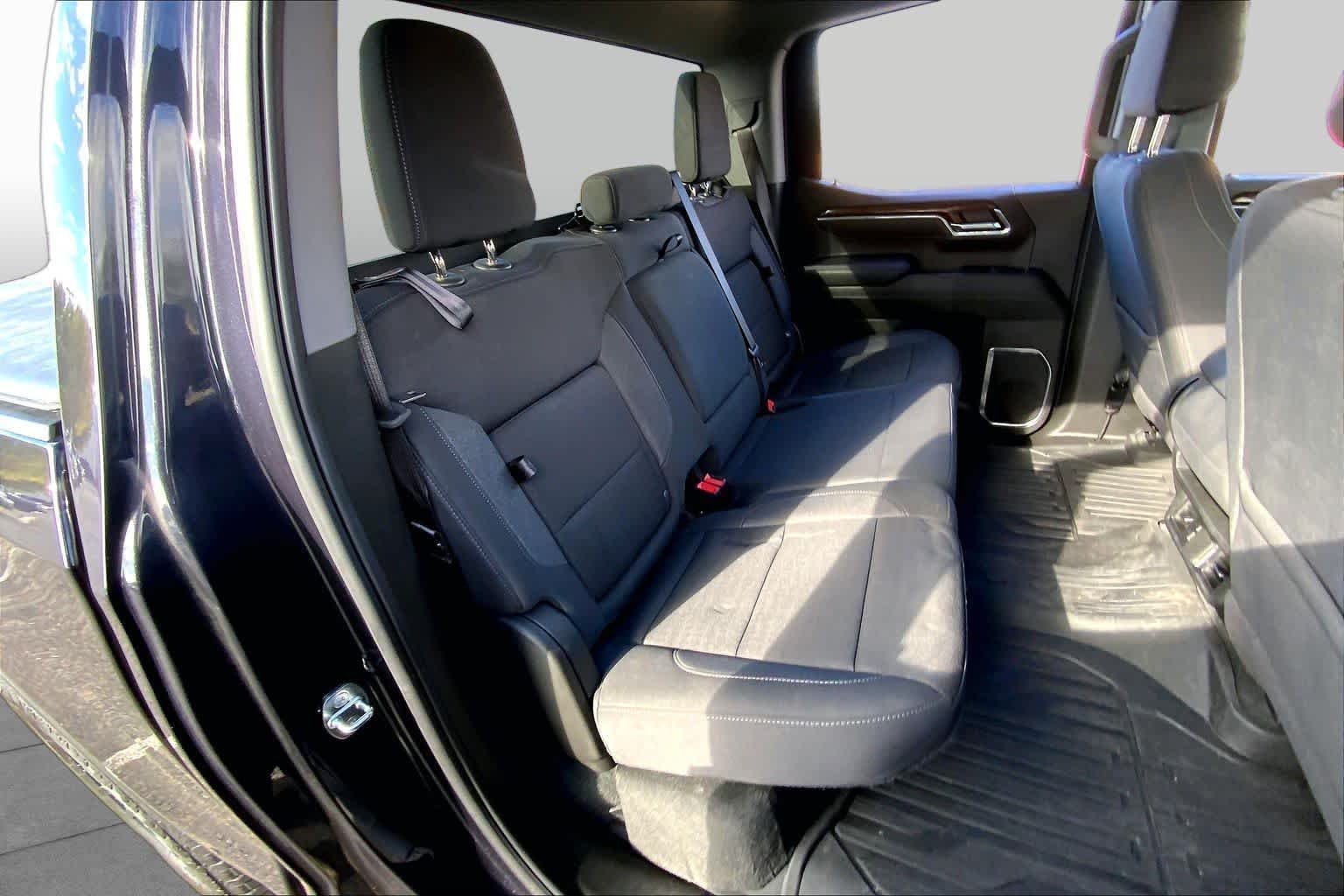 Used 2024 Titanium Rush Metallic GMC Elevation image 17