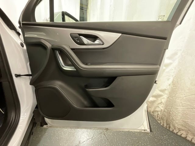 Used 2025 White Chevrolet LT image 22