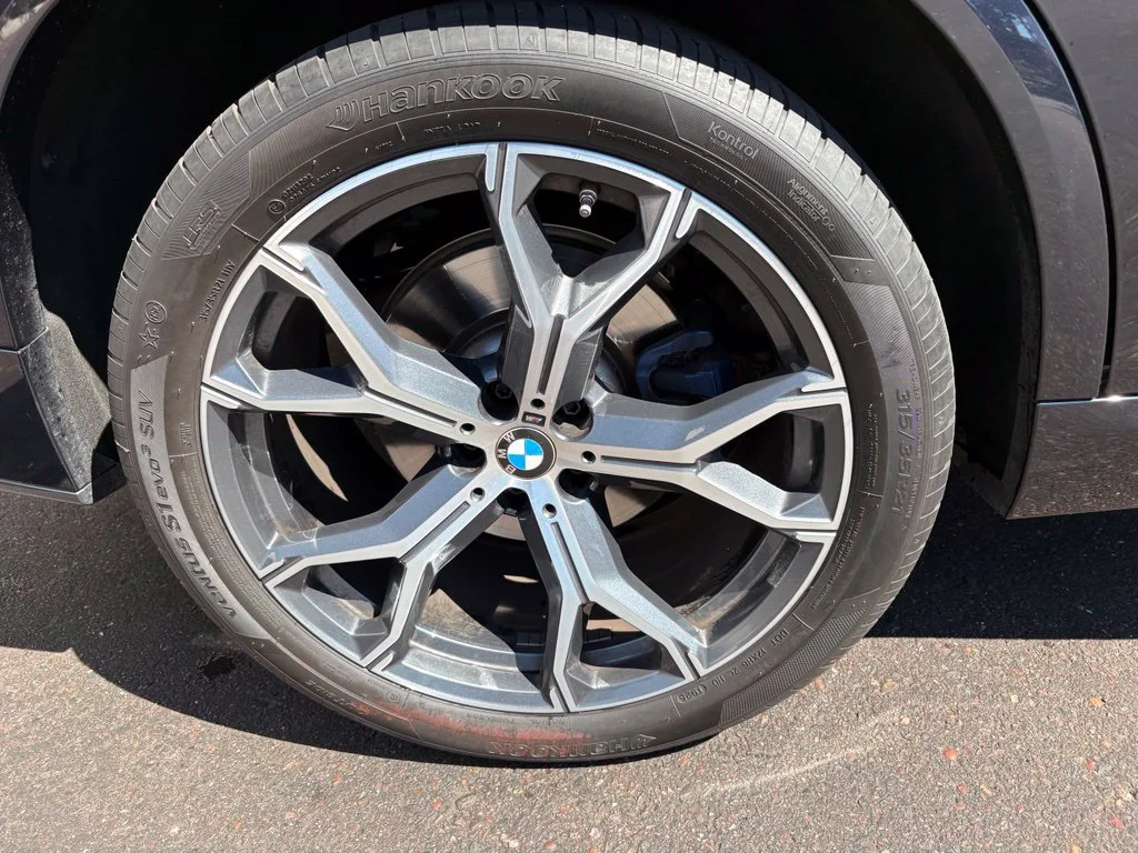 Used 2024 Black BMW sDrive40i image 5