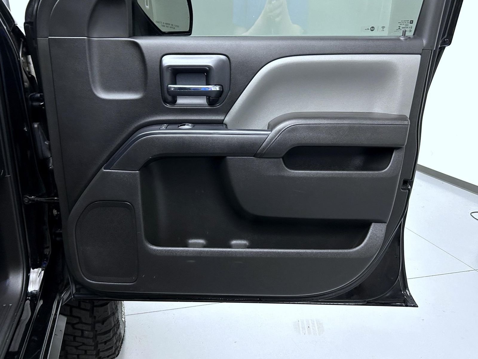 Used 2018 Black Chevrolet Custom image 16