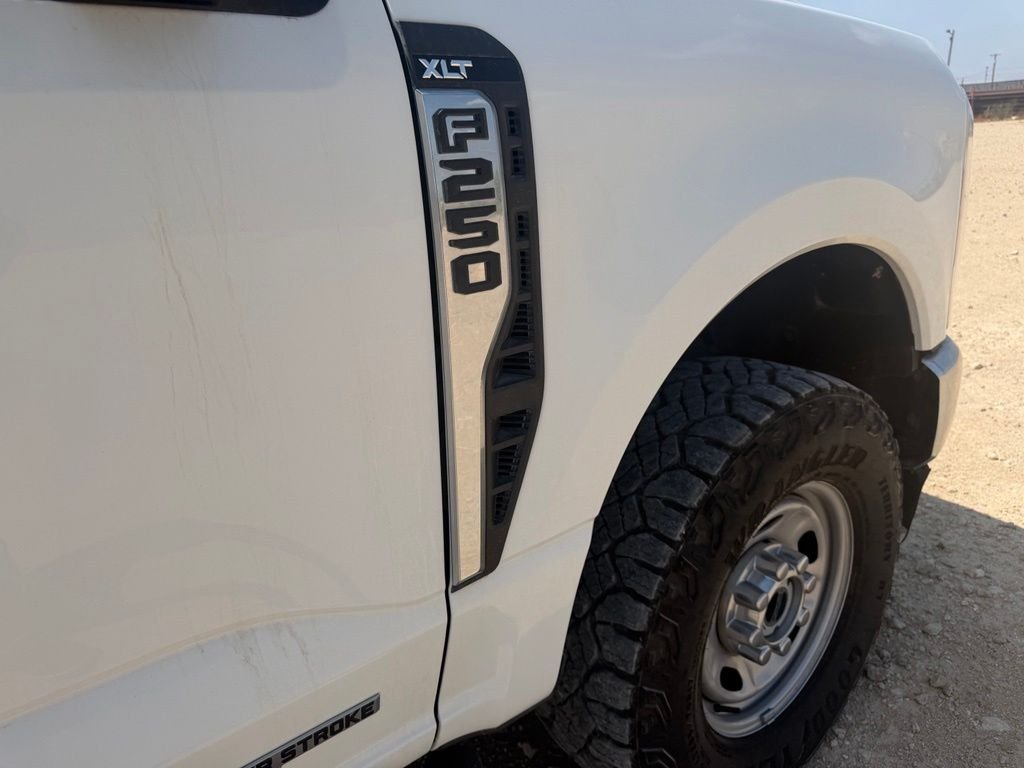 Used 2025 Oxford White Ford XLT image 14