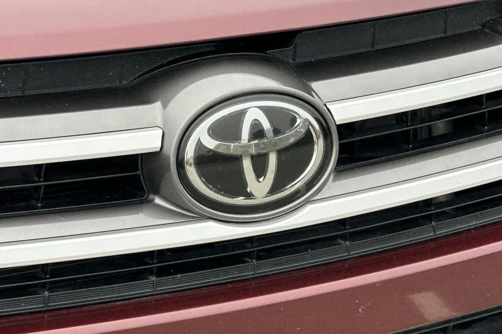 Used 2019 Ooh La La Rouge Mica Toyota XLE image 40