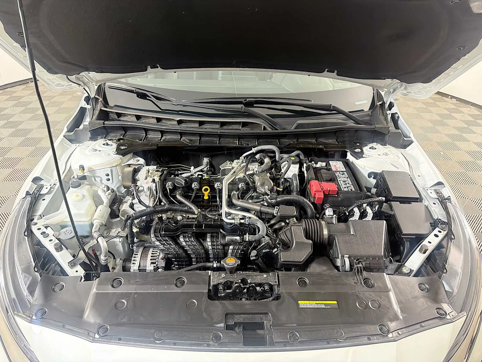 Certified Used 2025 Pearl White Tricoat Nissan SR image 25