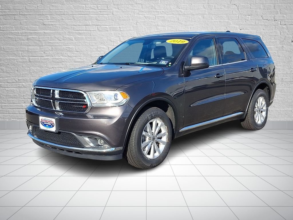 Used 2019 Gray Dodge SXT image 1