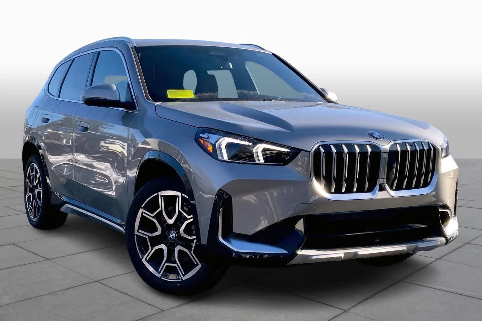 Used 2026 Space Silver Metallic BMW xDrive28i image 2