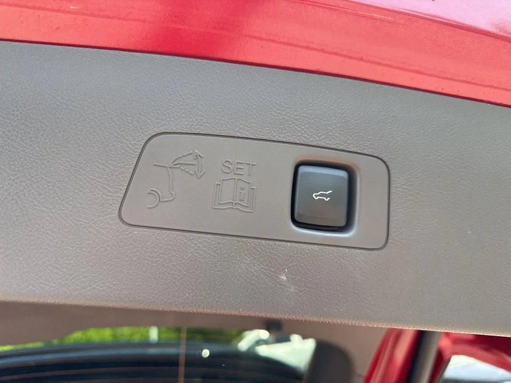 Used 2023 Red Lincoln Reserve image 15