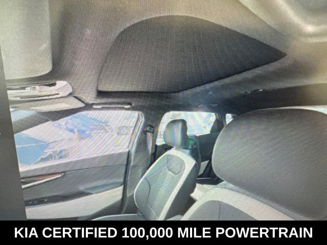 Used 2023 White Kia GT-Line image 9