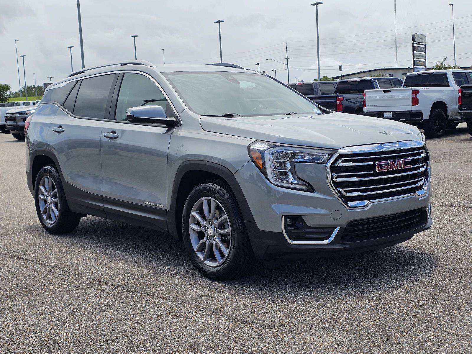Used 2024 Sterling Metallic GMC SLT image 5