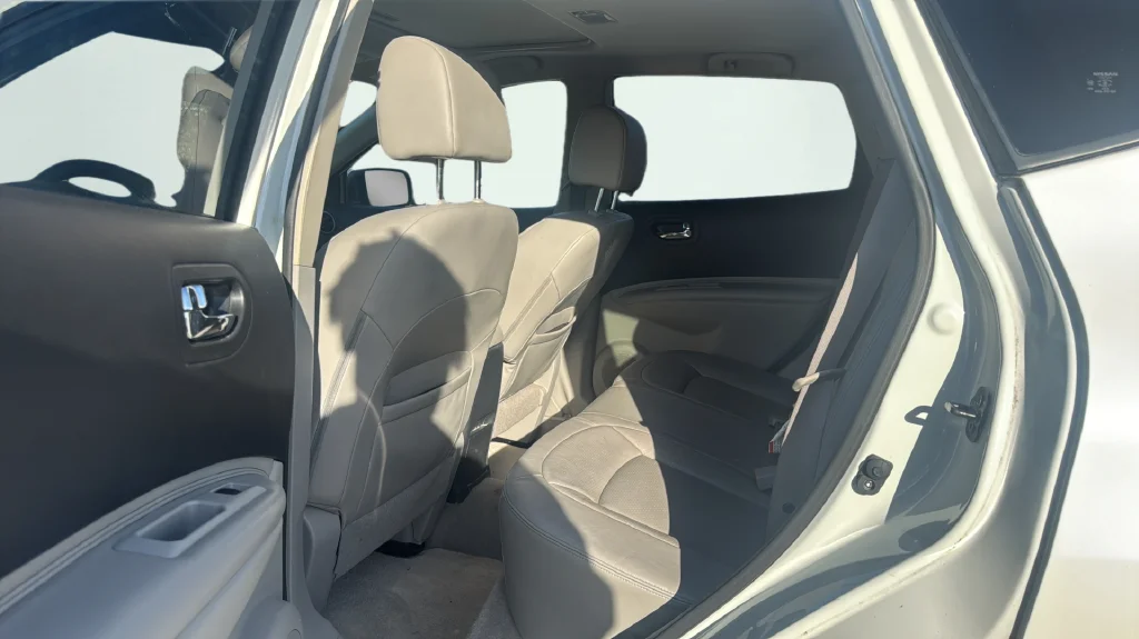 Used 2012 White Nissan SL image 12