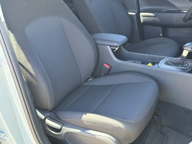 Used 2027 Green Hyundai SE image 33