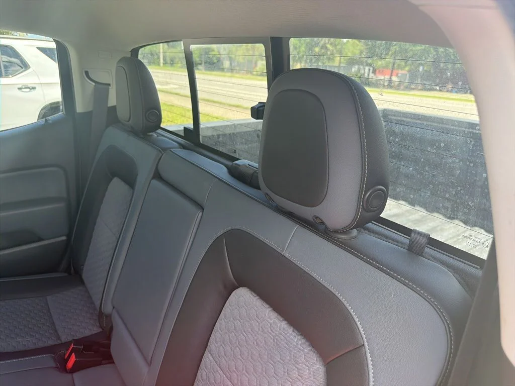 Used 2019 Blue Chevrolet Z71 image 15