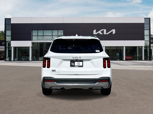 Used 2025 White Kia S image 7