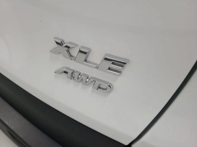 Used 2024 Ice Cap Toyota XLE image 8