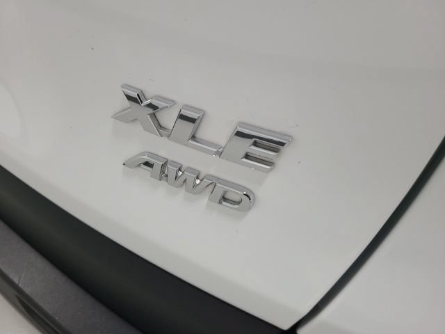 Used 2024 Ice Cap Toyota XLE image 8