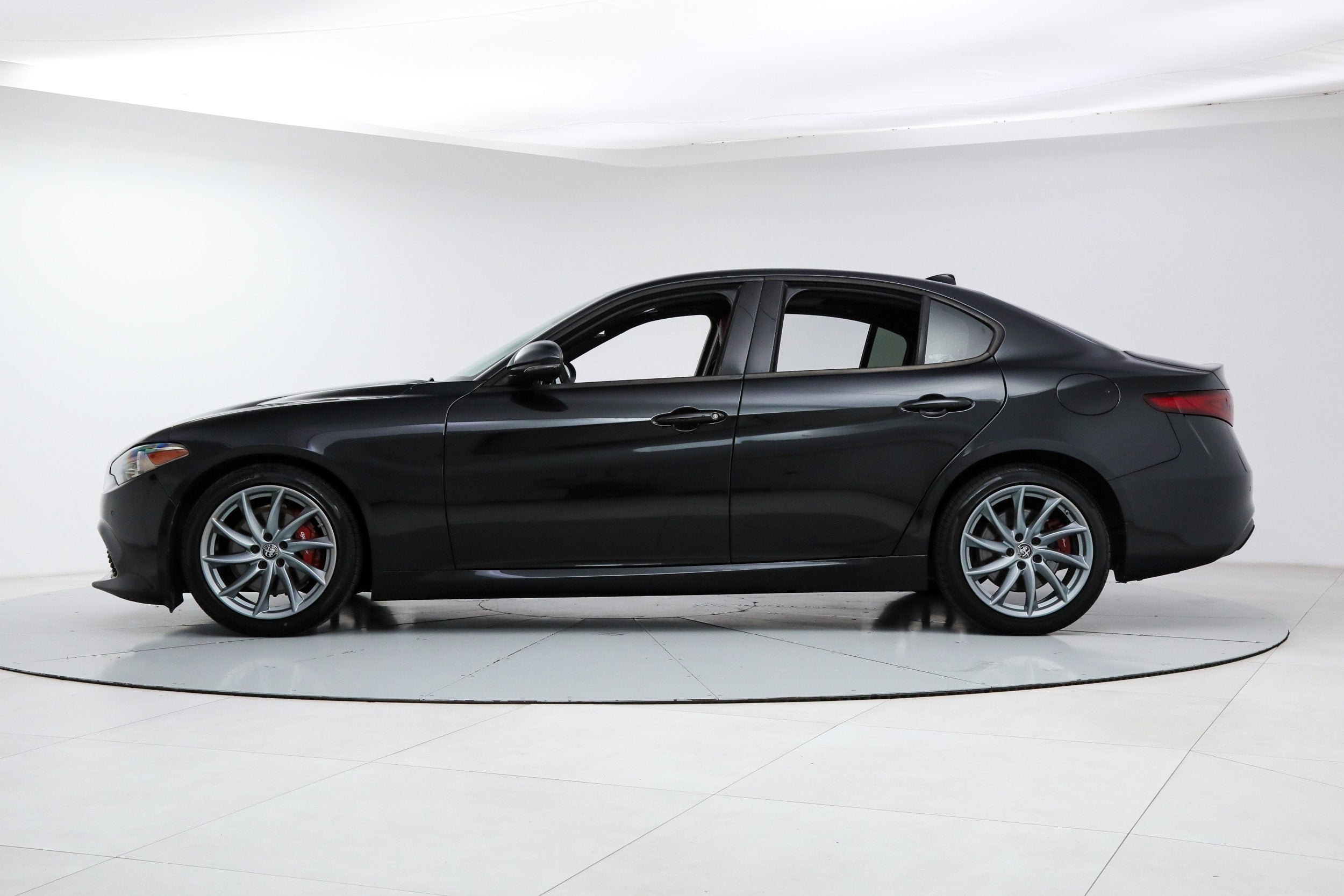 Used 2022 Black Alfa Romeo  image 2