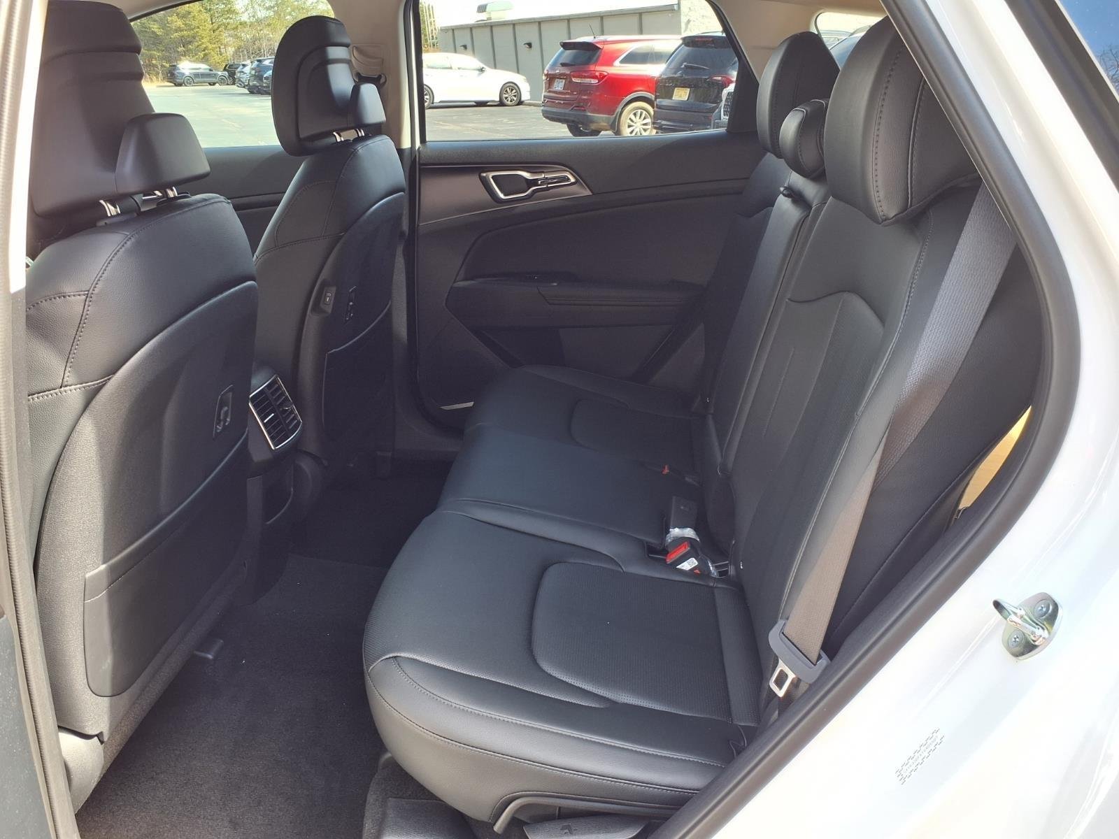 New 2026 Glacial White Pearl Kia EX image 4