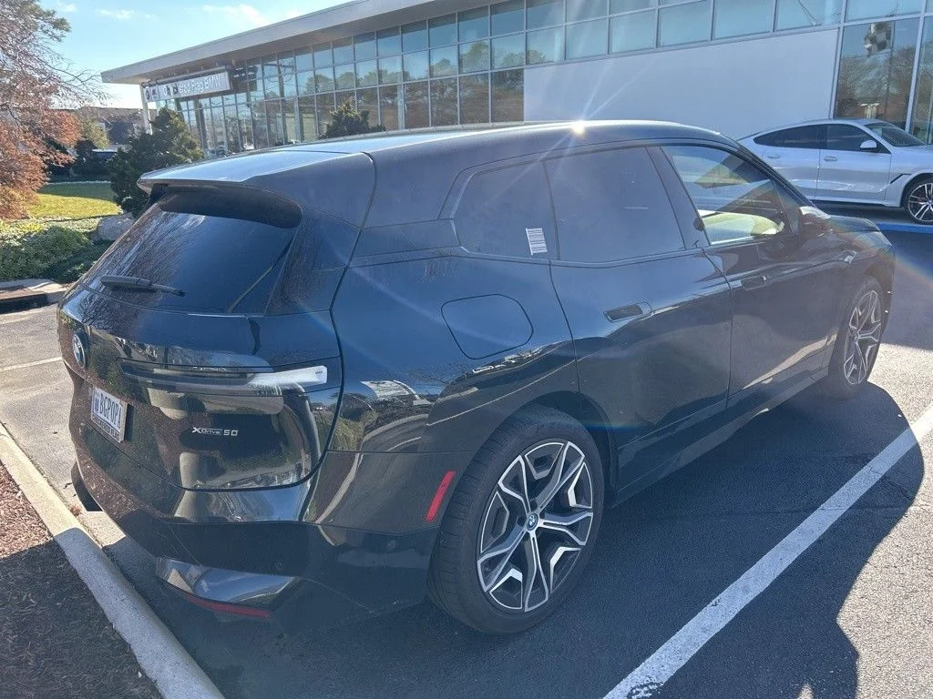 Used 2025 Black Sapphire Metallic BMW xDrive50 image 17