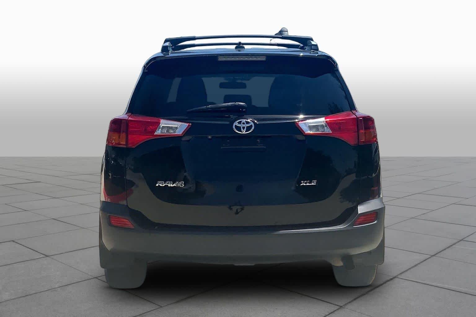 Used 2013 Black Toyota XLE image 4