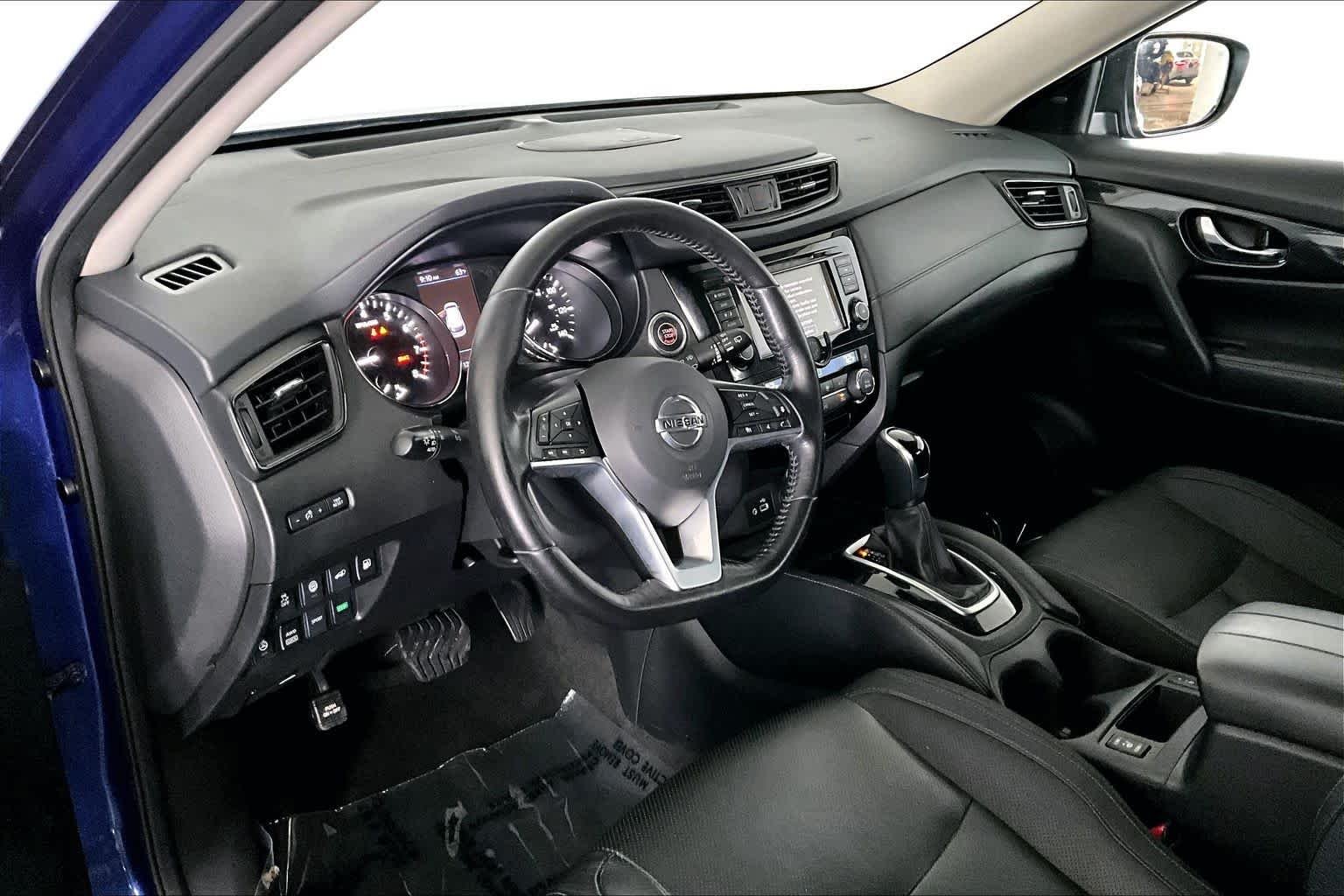 Used 2018 Caspian Blue Nissan SL image 17