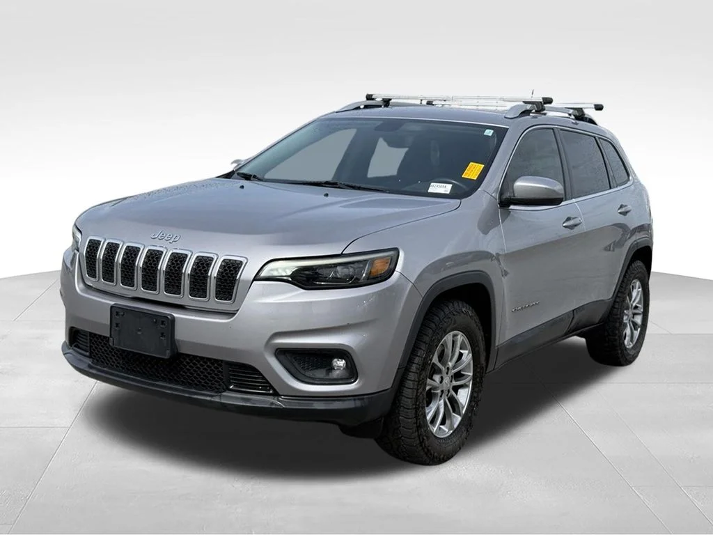 Used 2019 Silver Jeep Latitude Plus image 1