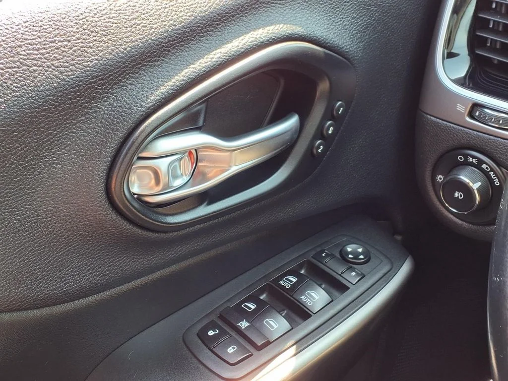 Used 2019 Red Jeep Limited image 18