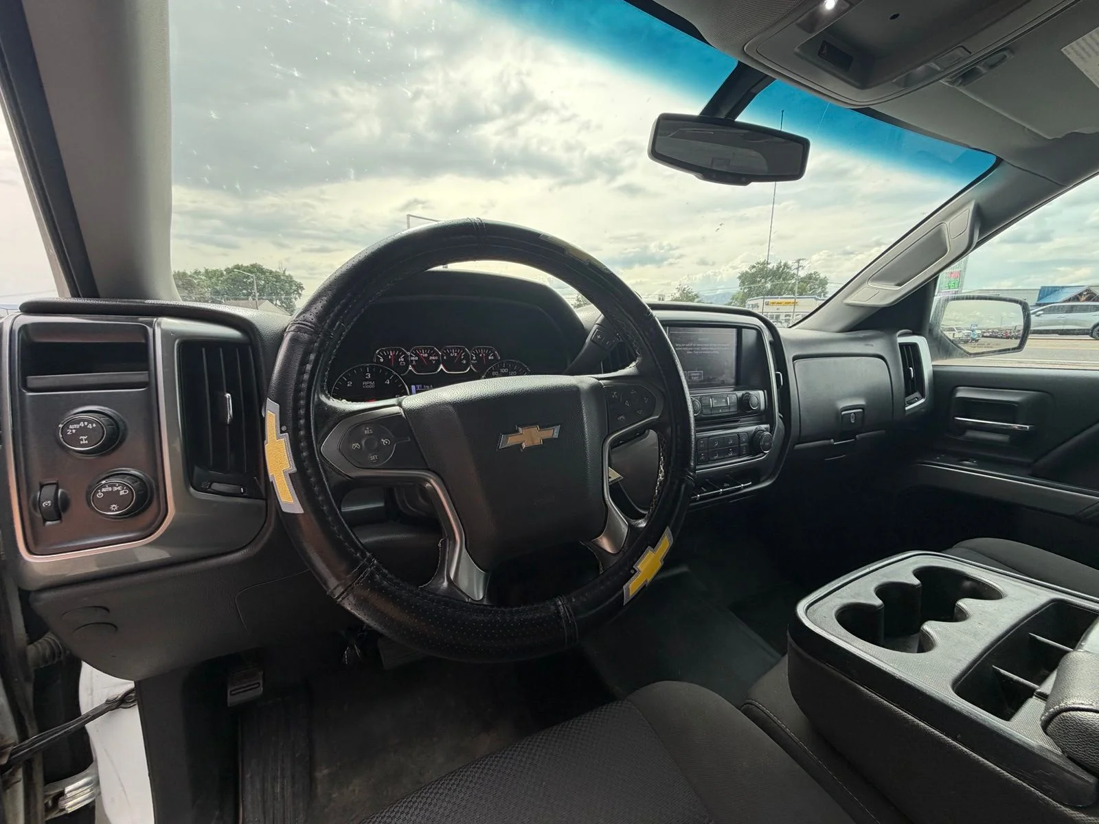 Used 2017 White Chevrolet LT image 10