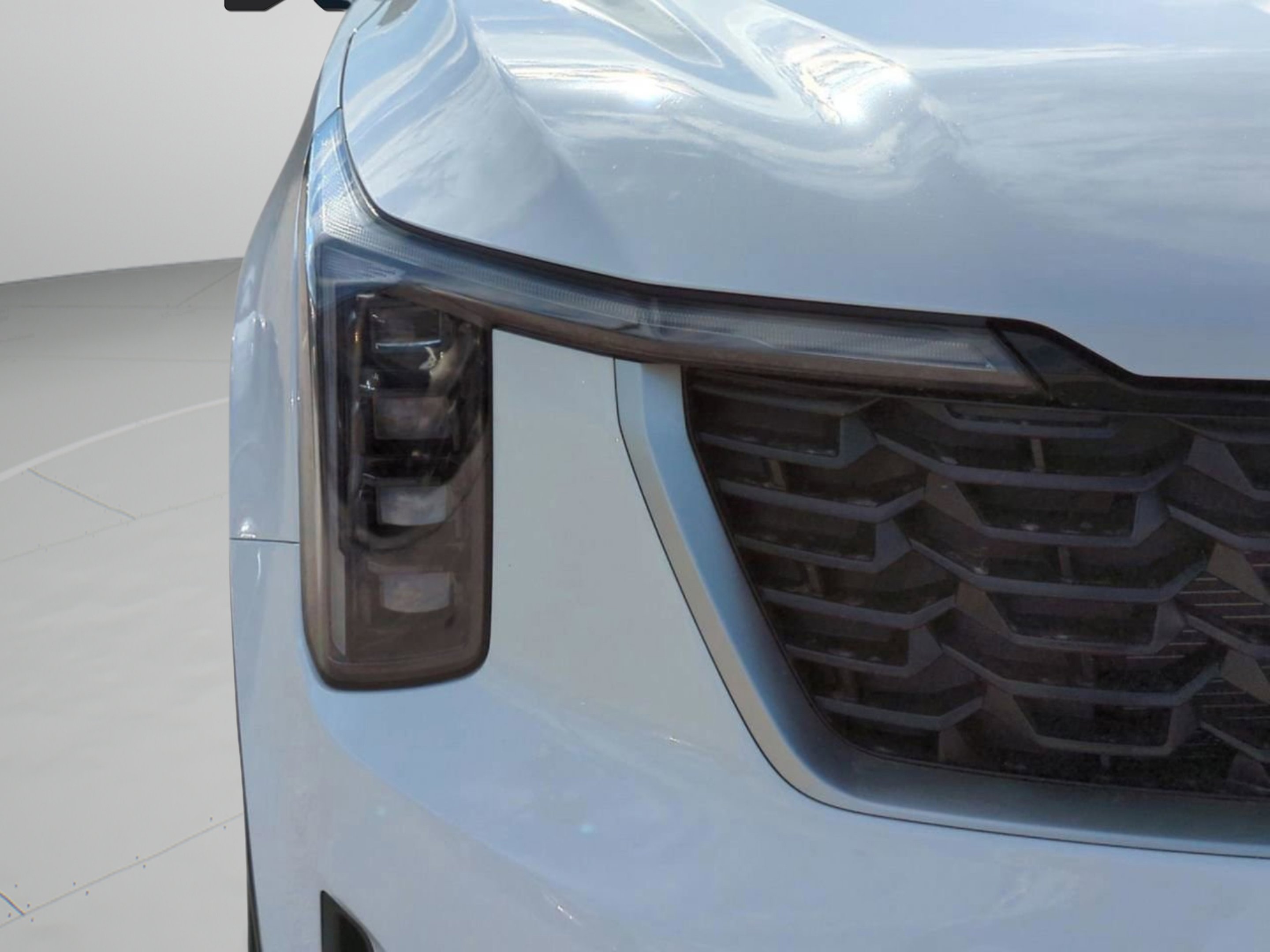 New 2026 Glacial White Pearl Kia LX image 13