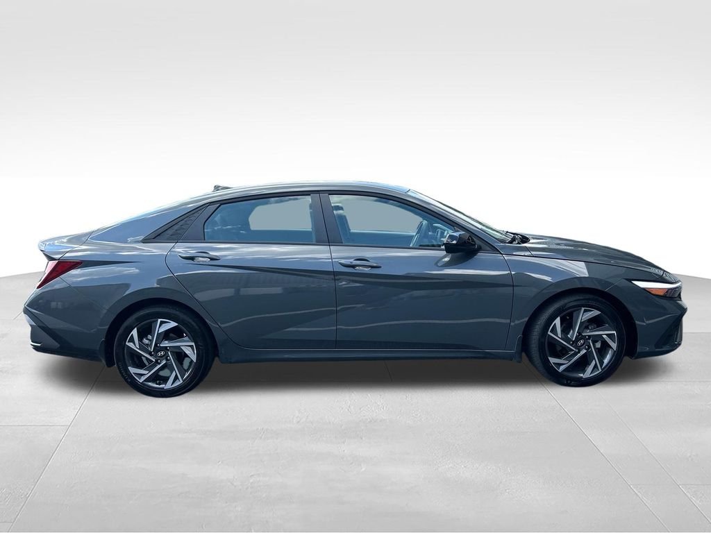Used 2025 Gray Hyundai SEL Sport image 6