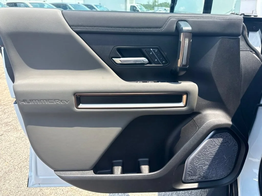 Used 2025 Interstellar White GMC 2X image 28