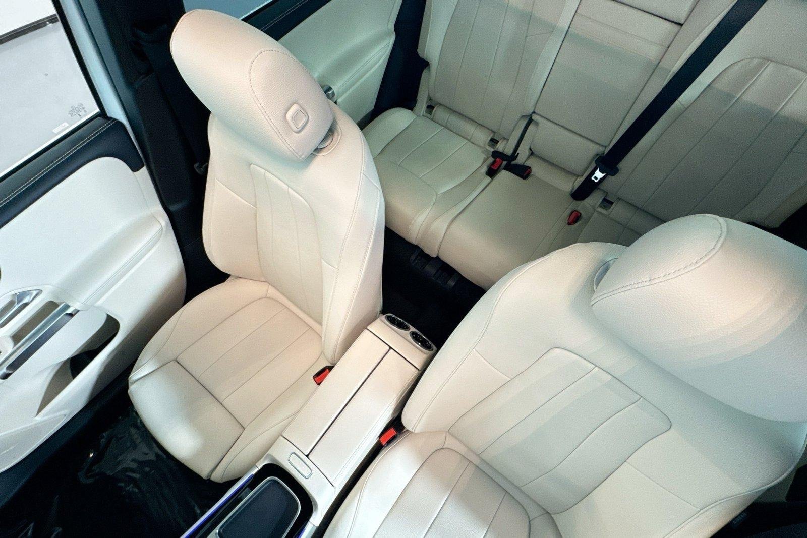 New 2026 Polar White Mercedes-Benz GLB 250 image 19