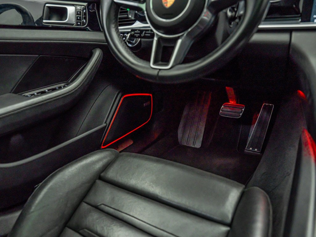 Used 2018 Chalk Porsche 4S image 43