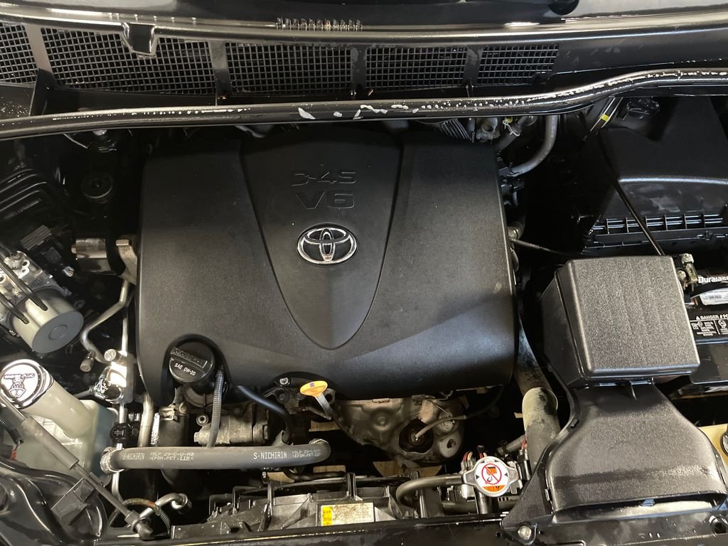 Certified Used 2017 Black Toyota XLE Premium image 9