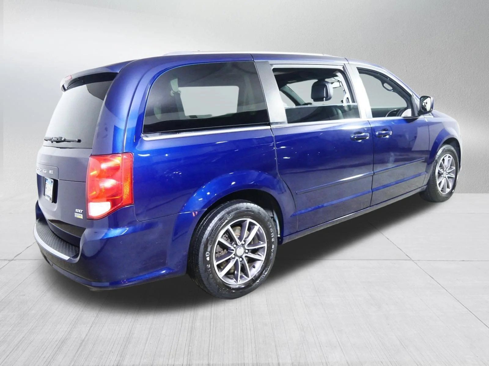 Used 2017 Contusion Blue Pearlcoat Dodge SXT image 7