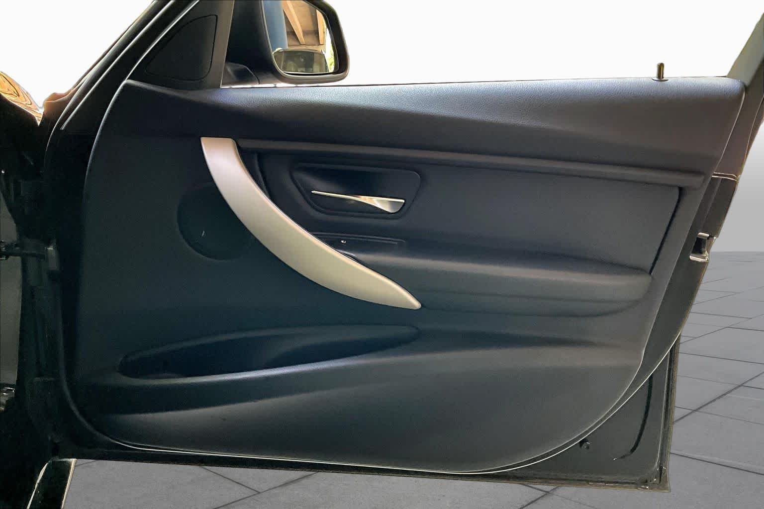 Used 2015 Jet Black BMW 320i image 22