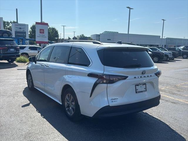 Certified Used 2025 WIND CHILL PEARL Toyota  image 4